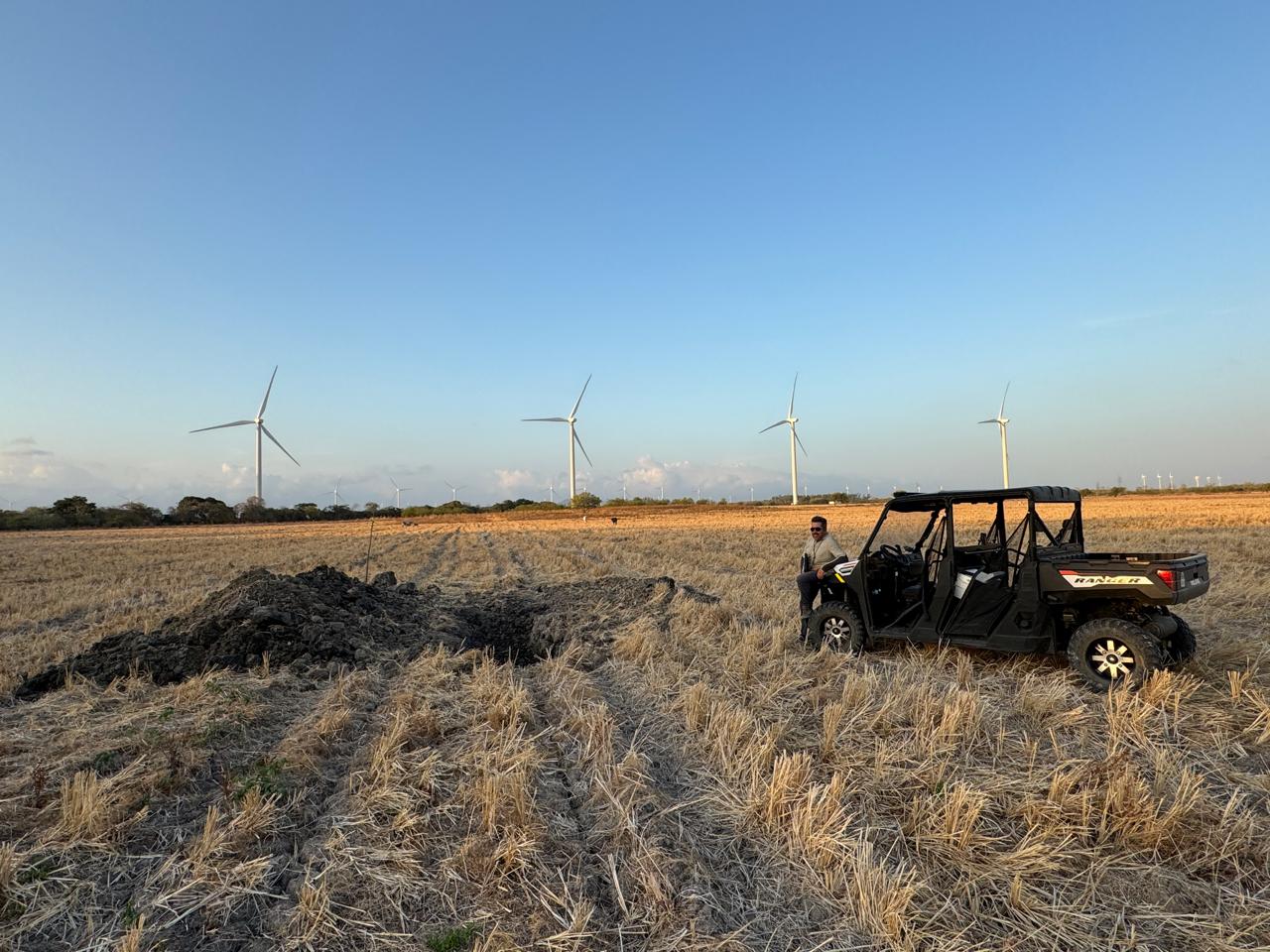 Home Evaluación agrícola en terreno junto a una calicata